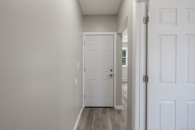 Building Photo - 121 Hillview Ave