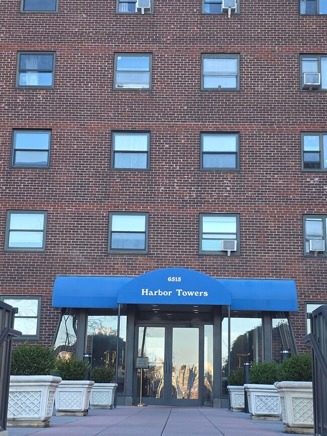 Building Photo - 6515 JFK Blvd E