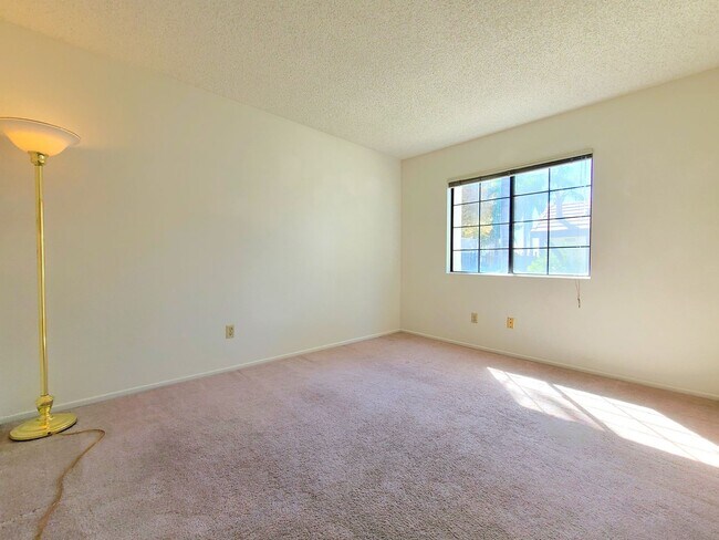 Building Photo - 10844 Pepper Way