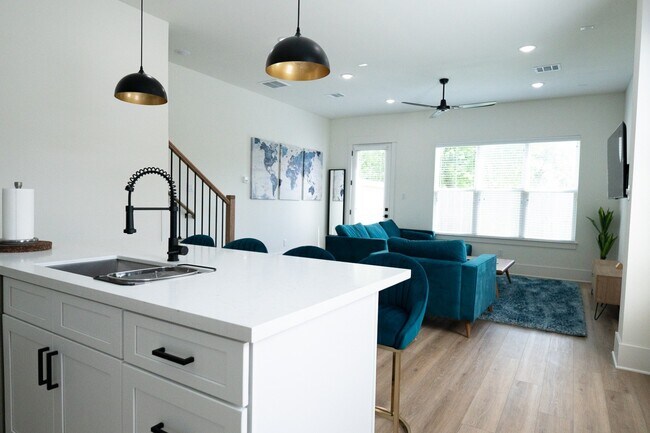 Building Photo - 3542 Amos St