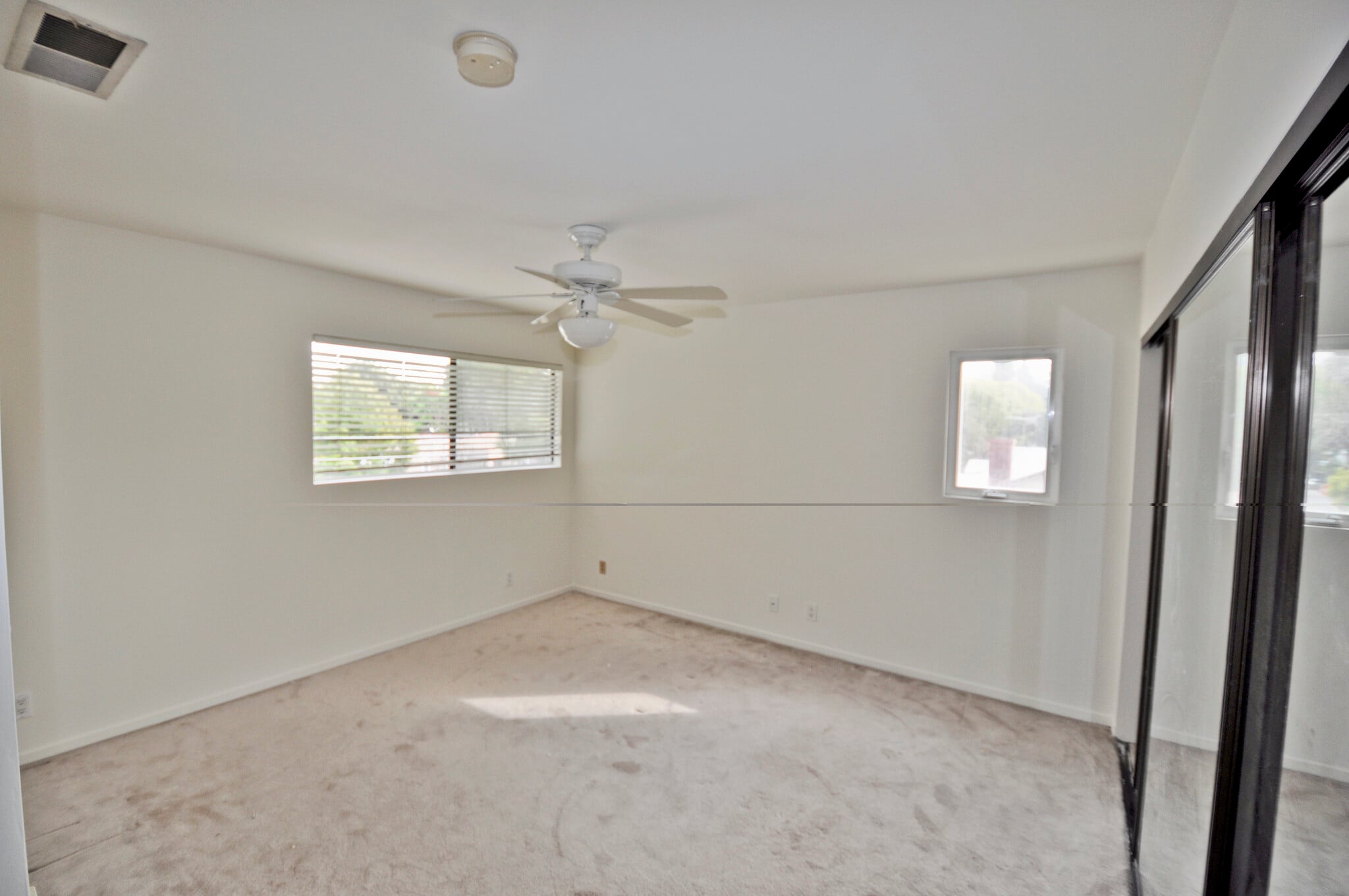 Building Photo - 4063 La Salle Ave