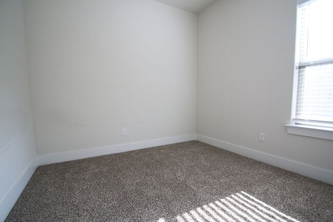 Building Photo - 8037-8039 Arbor