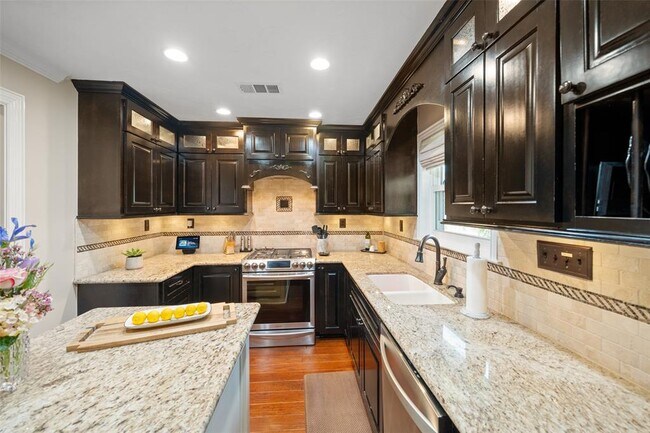 Building Photo - 2523 Droxford Dr