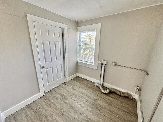 Building Photo - 3472 Hadley Rd