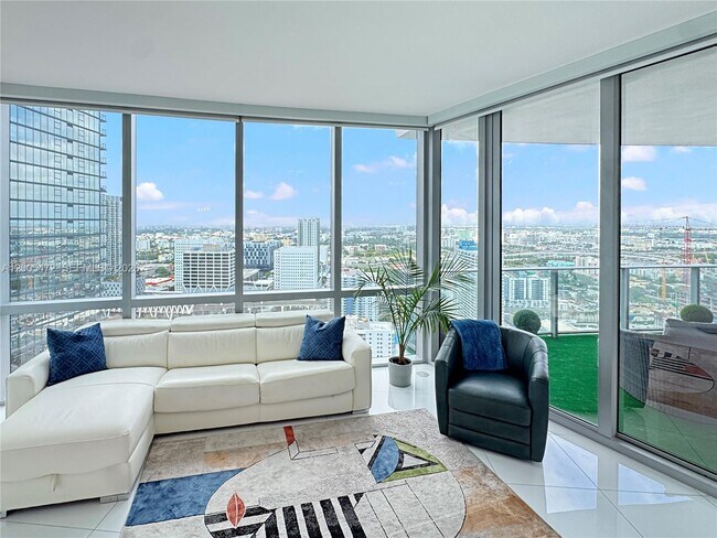 Building Photo - 851 NE 1st Ave