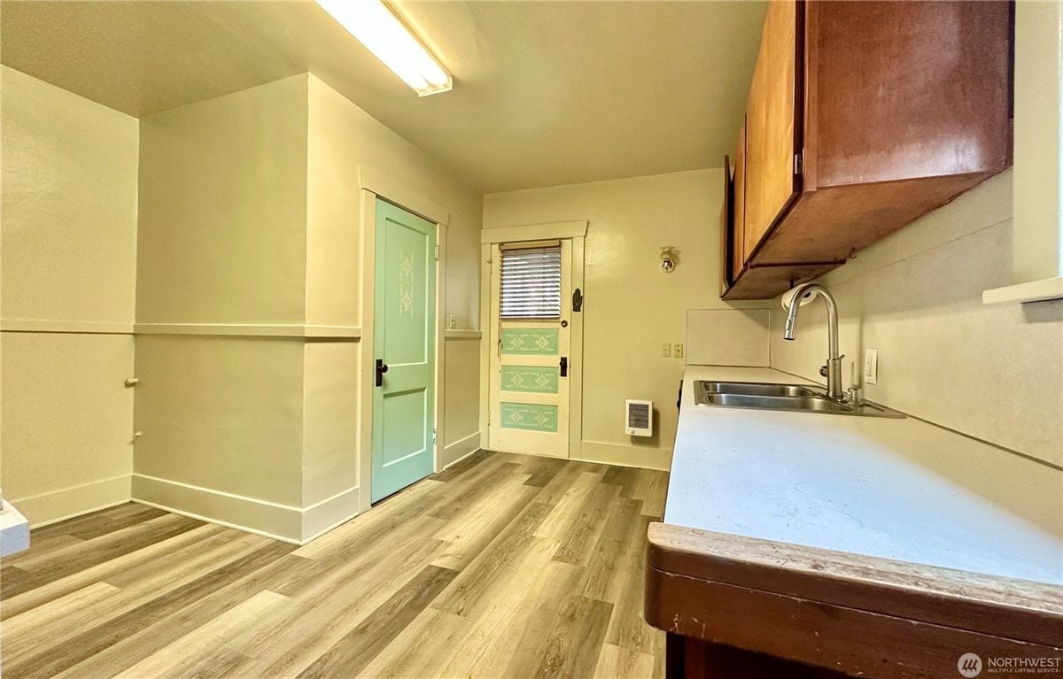 Building Photo - 112 Wells Ave S