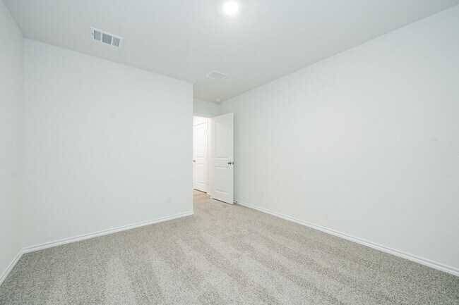 Building Photo - 2147 Thornton Dr