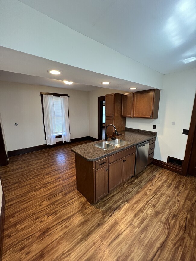 Building Photo - 236 Moores River Dr