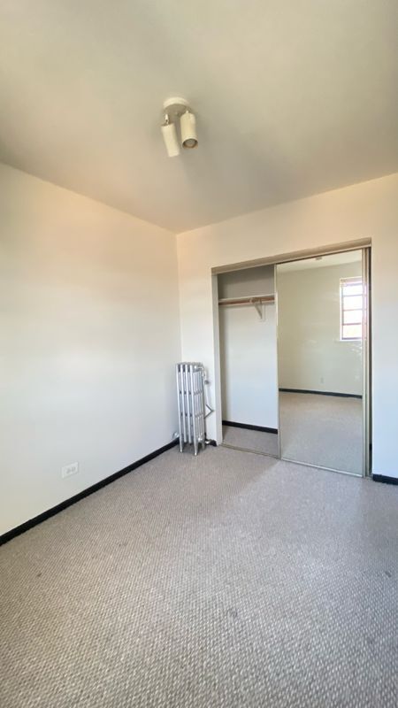 Building Photo - 3933 N Clarendon Ave