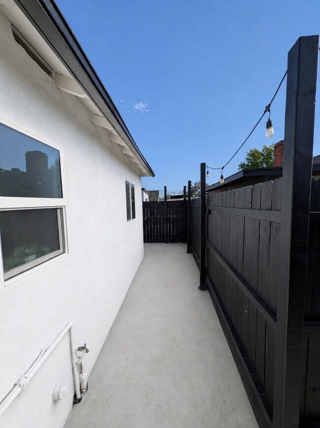 Building Photo - NEW UNIT! Be the First to Live in This Brand-New Fully Furnished ADU