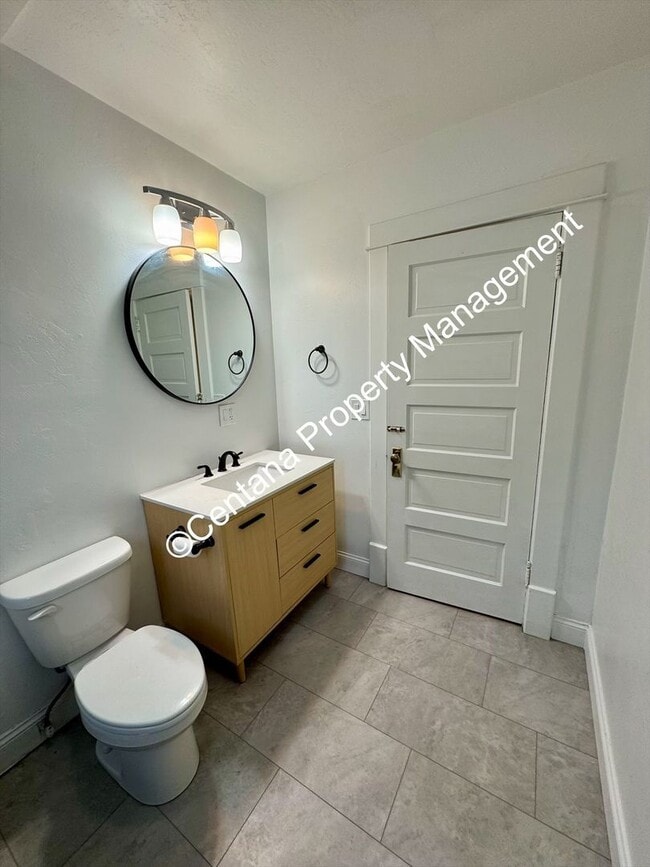 Building Photo - 722 S Montana St