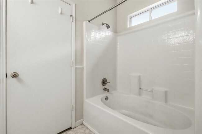 Building Photo - 914 Colewick Ct