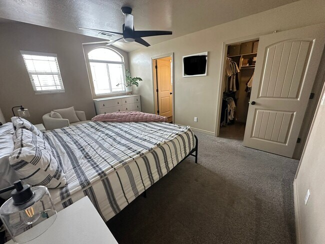 Building Photo - 2269 S Knights Way