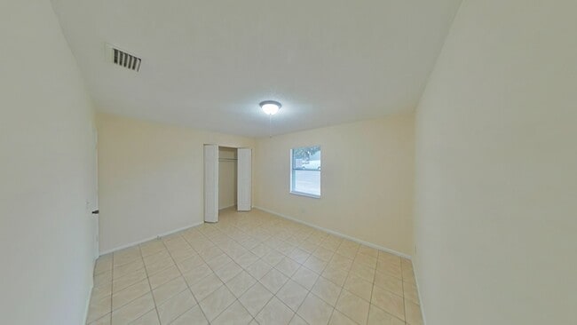 Building Photo - Nice and Cozy 2 Bed/1 Bath Apartment