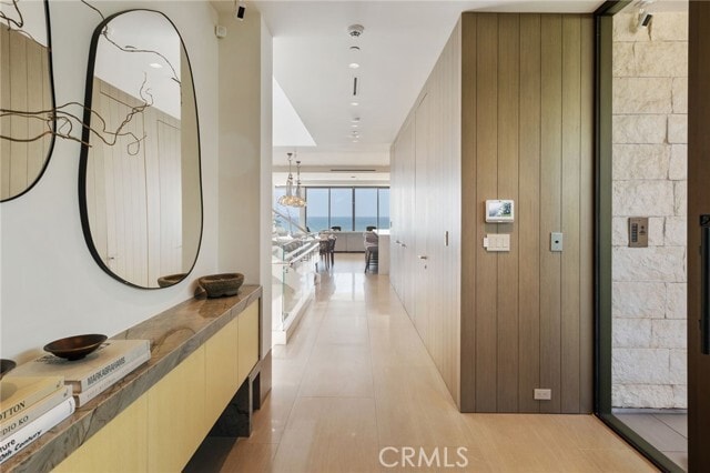 Building Photo - 716 The Strand