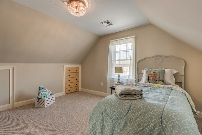 Building Photo - 2 Melvin St