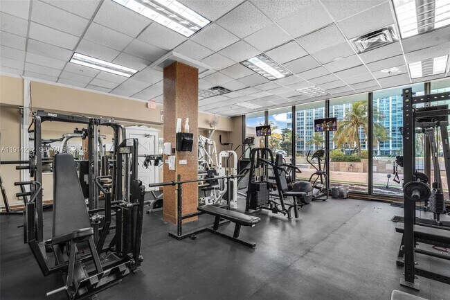 Building Photo - 5101 Collins Ave