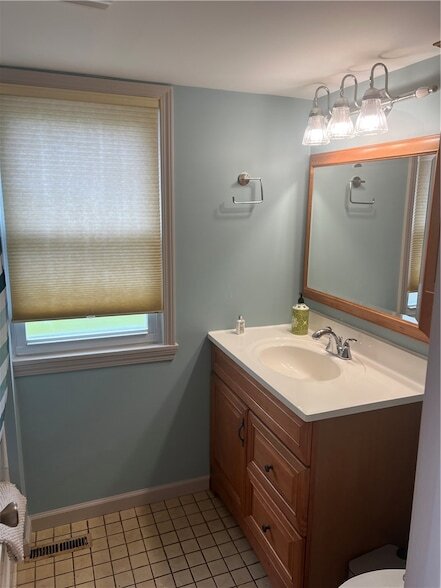 Building Photo - 2331 Edgemere Dr