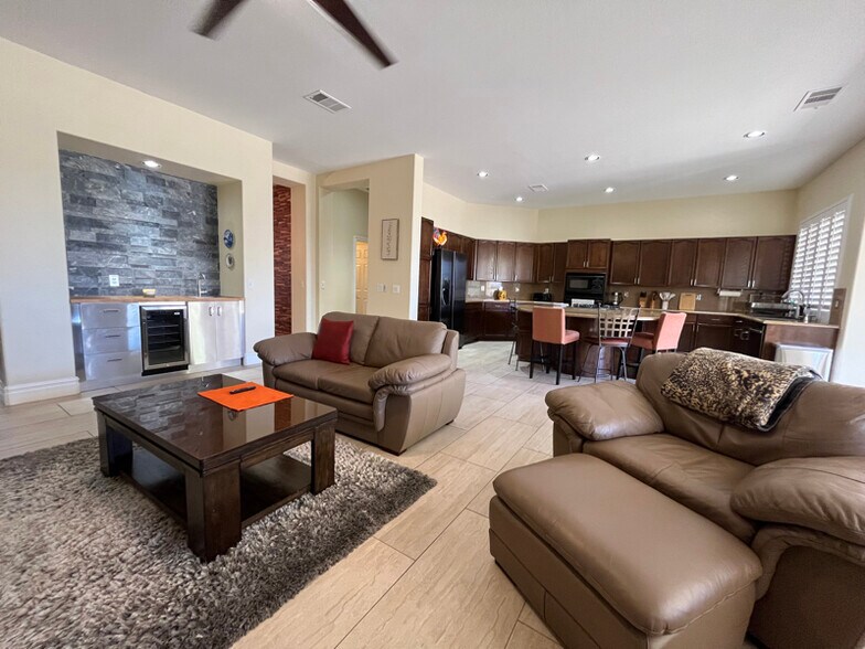 Building Photo - 9499 Castillana Ct