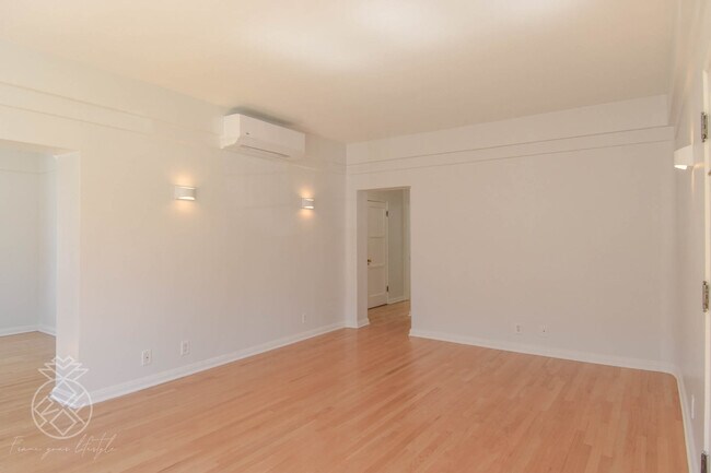 Building Photo - 1069 S Holt Ave