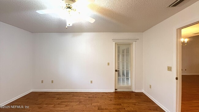 Building Photo - 18 Warren Pl