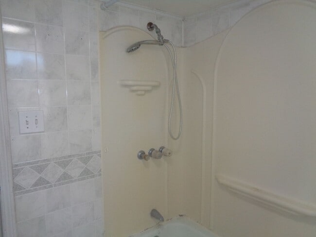 Building Photo - 5613 Baldwin Ave