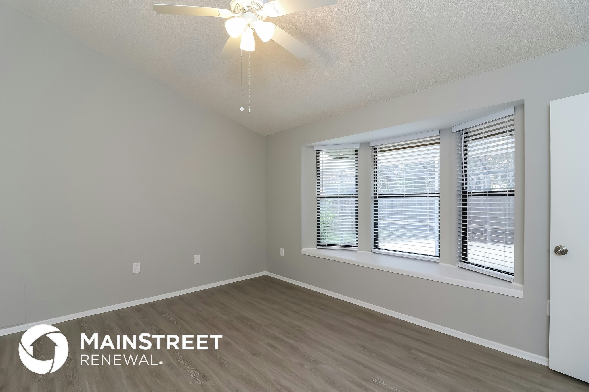 Building Photo - 5749 Colonial Oaks Blvd