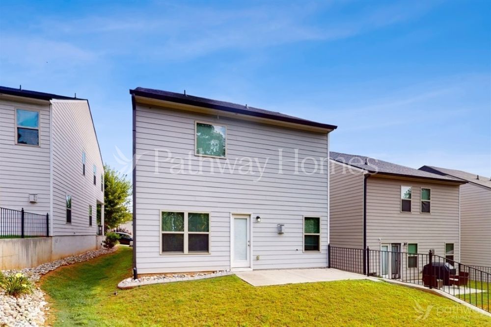 Building Photo - 3950 Lake Manor Way