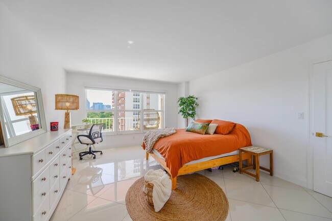 Building Photo - 3000 E Sunrise Blvd