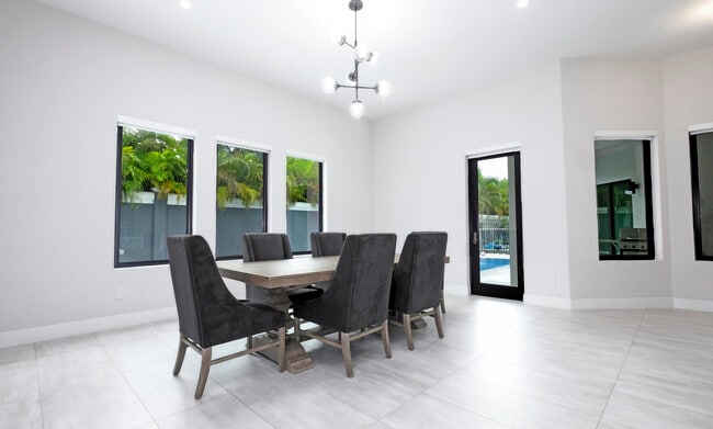 Building Photo - 5663 Brookfield Cir