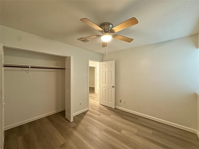Building Photo - 1126 Ravenscourt Dr