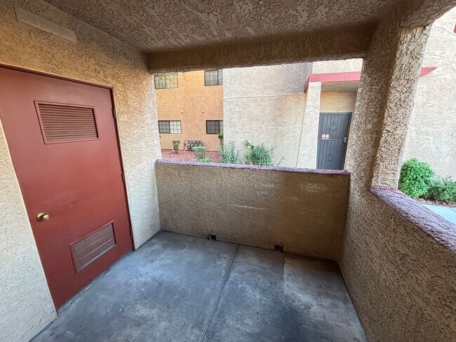 Building Photo - Charming 2BED/2BATH Condo located in Spring Oaks Community.