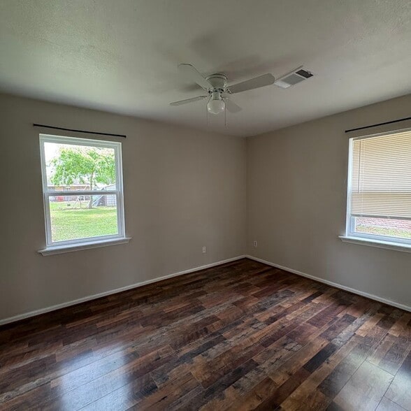 Building Photo - 1301 Stadium Dr