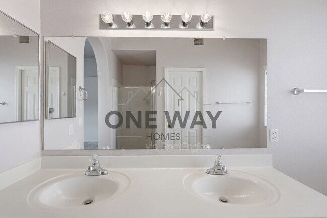 Building Photo - 819 E Cindy St