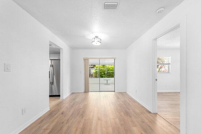Building Photo - 6143 Tanglewood Dr NE