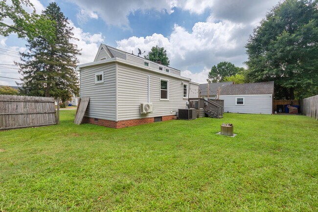 Building Photo - Welcome to this beautifully maintained 4-b...
