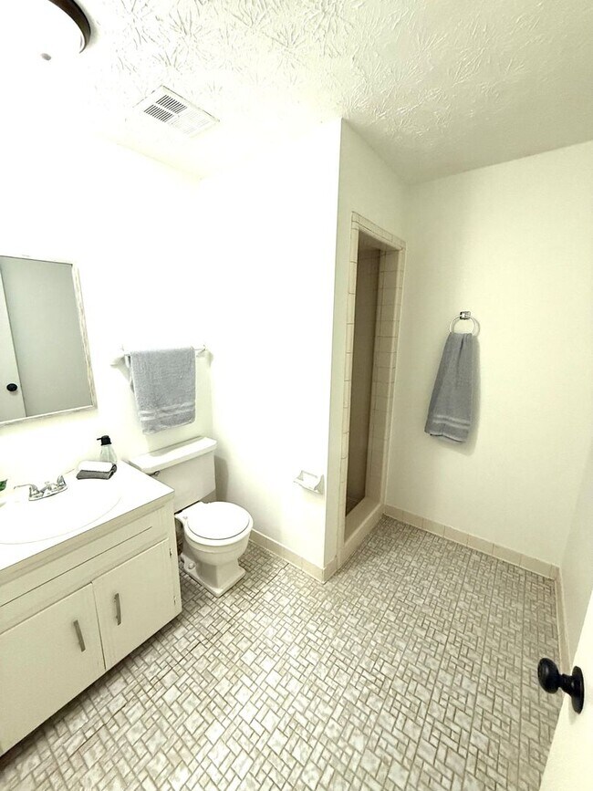 Building Photo - ** 4 Bed 3 Bath located in Prattville ** Call 334-366-9198 to schedule a self-tour. $500 credit t...