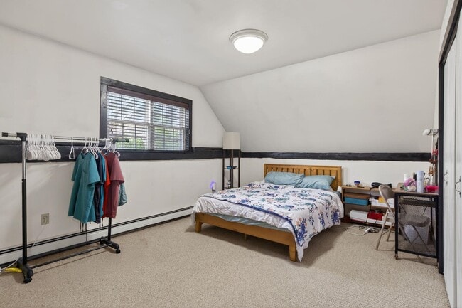 Building Photo - 178 Exeter Rd