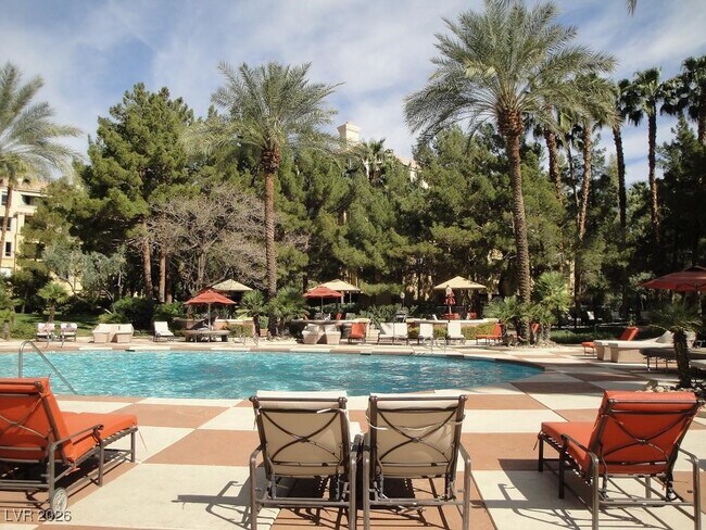 Building Photo - 220 E Flamingo Rd