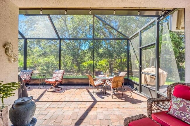 Building Photo - 443 11th Square SW