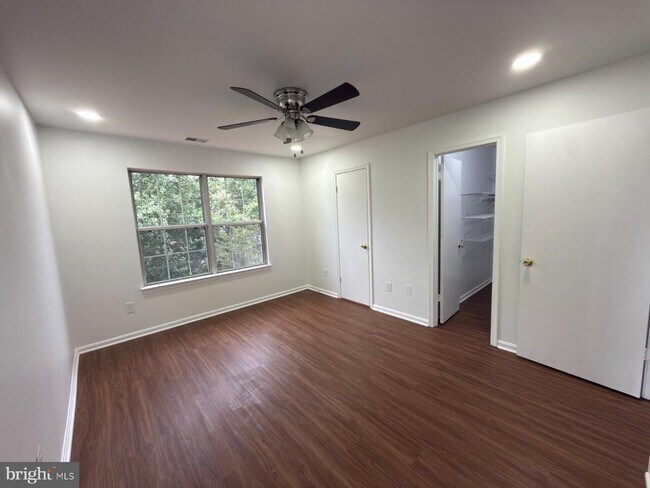 Building Photo - 46760 Hobblebush Terrace