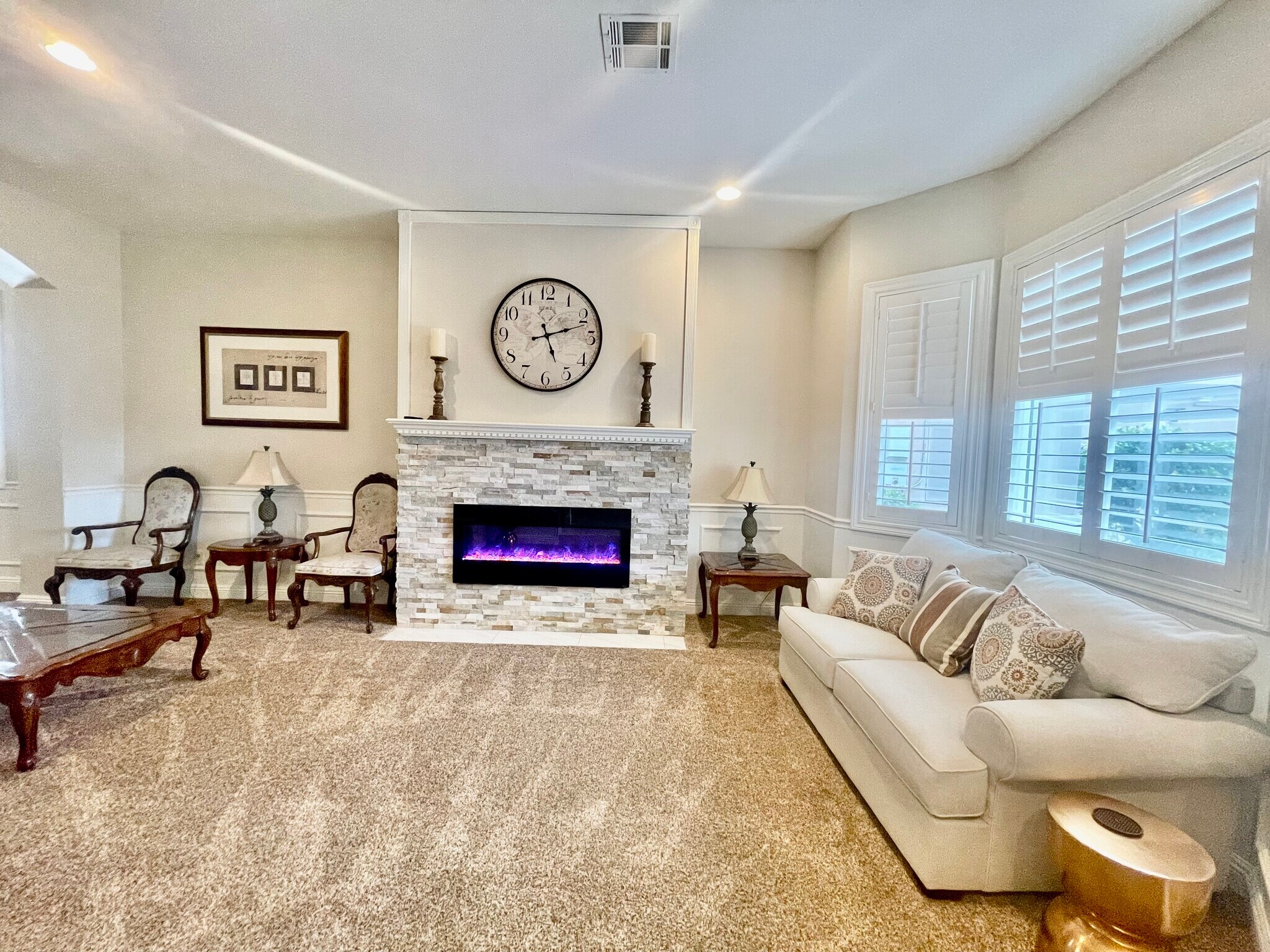 Building Photo - 331 W Sherwood Dr