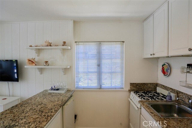 Building Photo - 460 St Ann's Dr