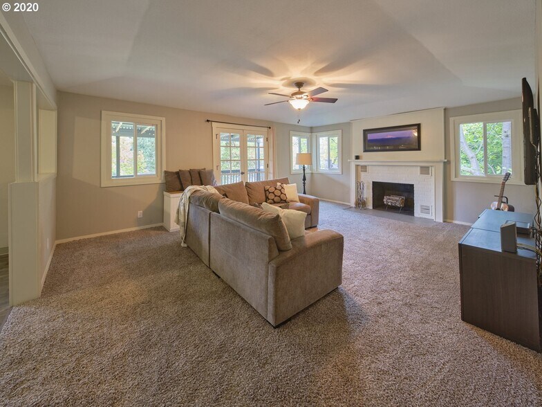 Living Room - 3205 E 17th St