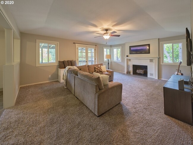 Living Room - 3205 E 17th St