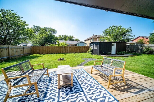 Building Photo - Experience Elevated Living in North Austin – Fully Furnished & Move-In Ready