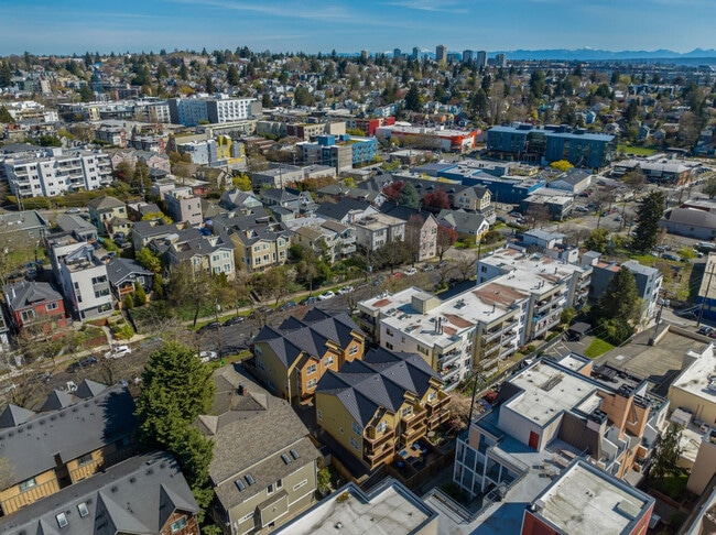 Building Photo - 931 N 35th St