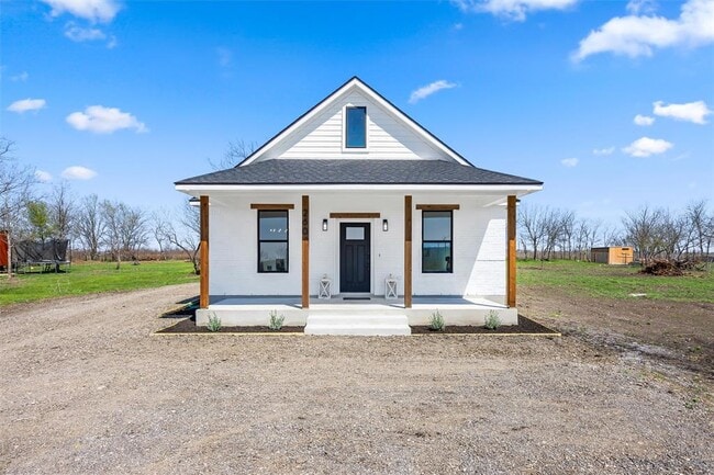 Primary Photo - 260 Amaranta Ln