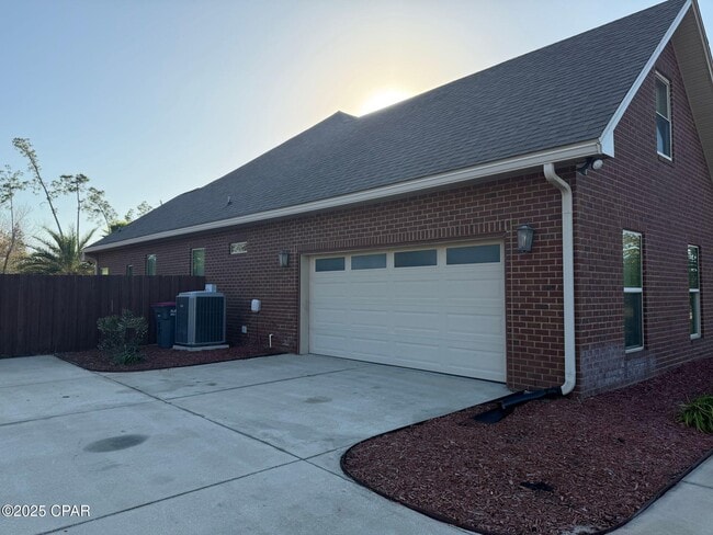 Building Photo - 4528 Tropical Dr