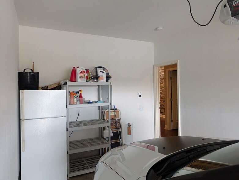 Building Photo - 419 Waterbrook Dr